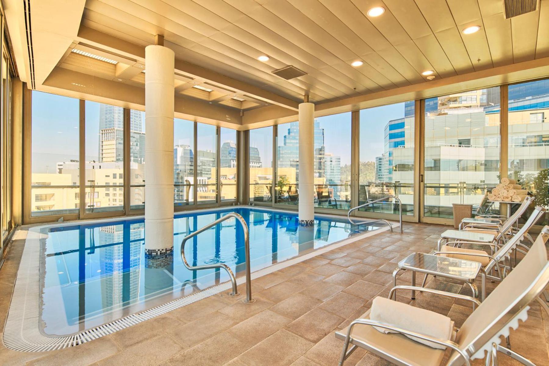 Plaza El Bosque Ebro Hotell Santiago de Chile Exteriör bild The pool at the 10th floor