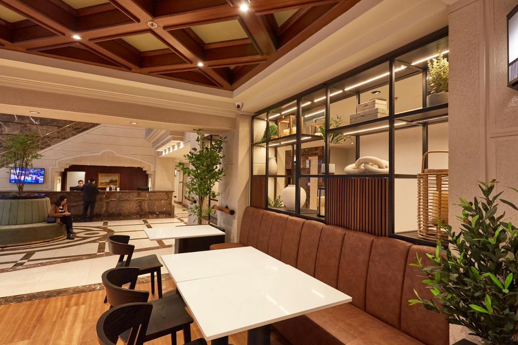 Plaza El Bosque Ebro Hotell Santiago de Chile Exteriör bild The interior of the lounge