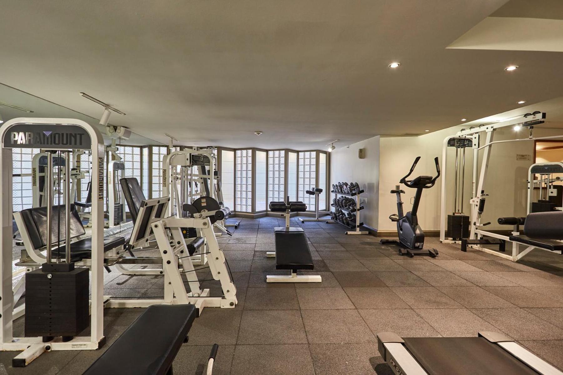 Plaza El Bosque Ebro Hotell Santiago de Chile Exteriör bild The gym at the hotel
