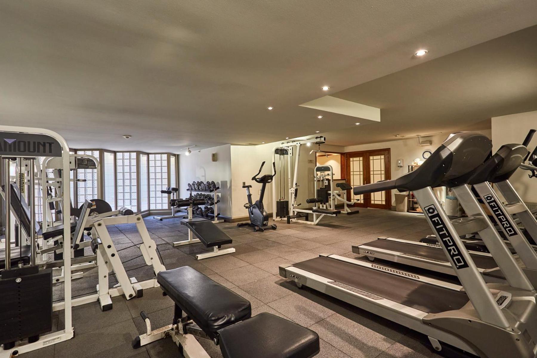 Plaza El Bosque Ebro Hotell Santiago de Chile Exteriör bild The gym at the hotel