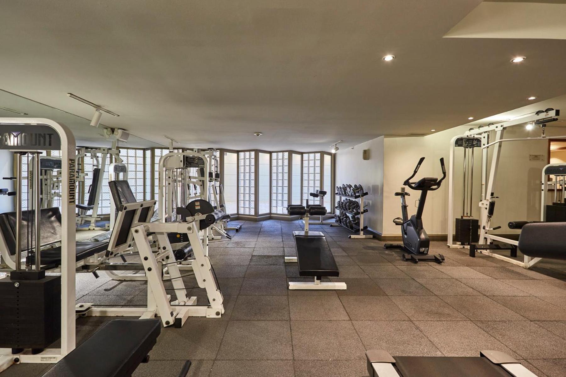 Plaza El Bosque Ebro Hotell Santiago de Chile Exteriör bild The gym at the hotel